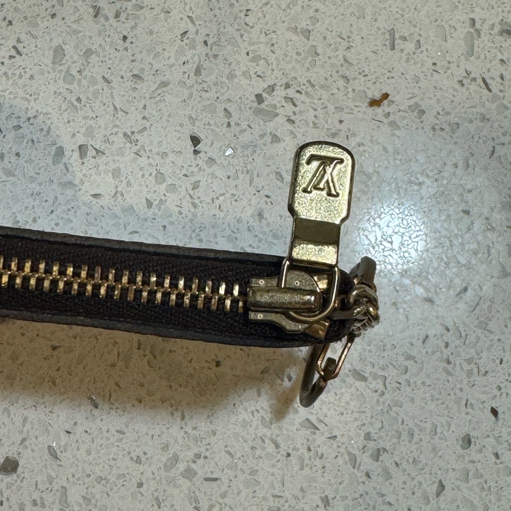 Louis Vuitton LV Monogram Key Pouch / Clés – Authentic – Replaced Chain - Picture 7 of 13